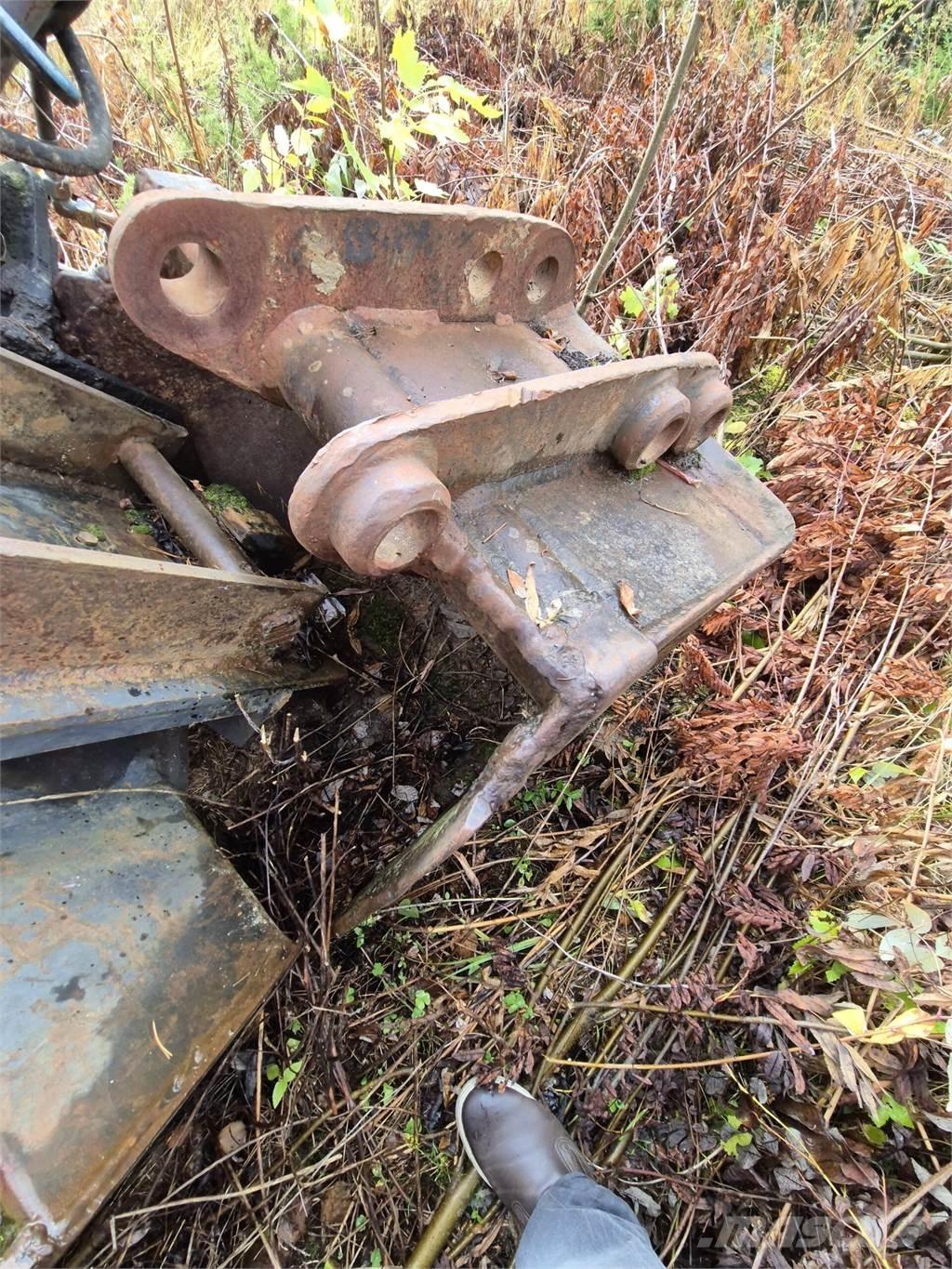  Kuokkakauha 700mm Kaušai