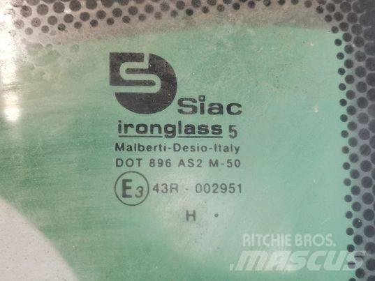 CAT TH337C door Kabinos ir interjeras