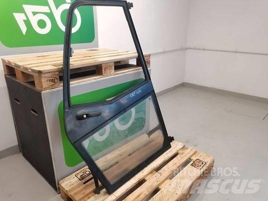 CAT TH337C door Kabinos ir interjeras