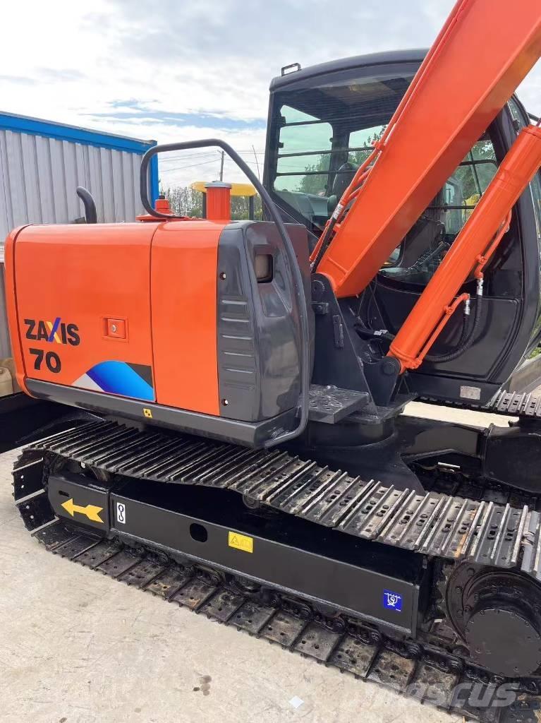 Hitachi ZX 70 Vidutinės galios ekskavatoriai 7-12 t