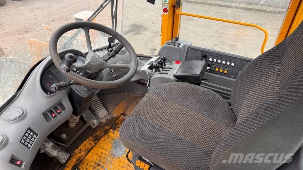 Volvo L 120 E Naudoti ratiniai krautuvai