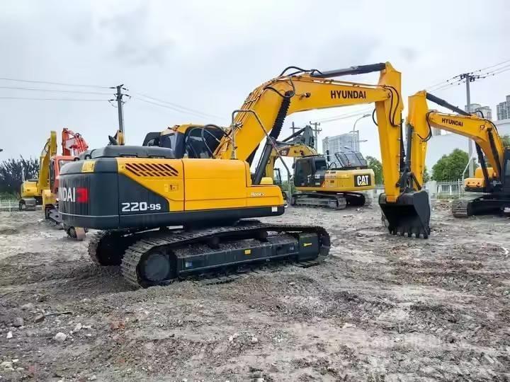 Hyundai 220-9S Vikšriniai ekskavatoriai