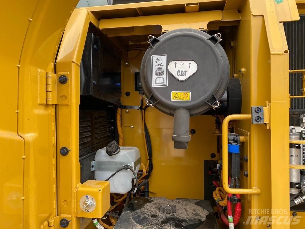 CAT 323D3 Vikšriniai ekskavatoriai