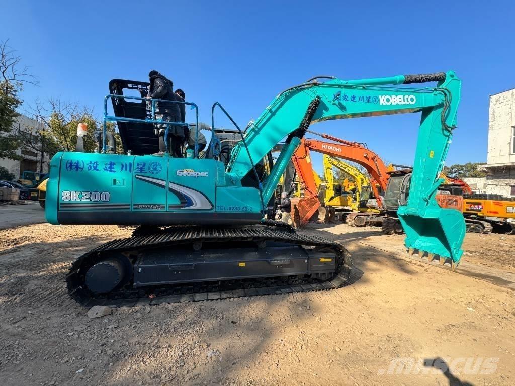 Kobelco SK 200 Vikšriniai ekskavatoriai