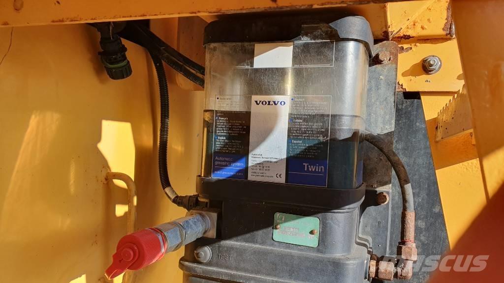 Volvo L 120 G Naudoti ratiniai krautuvai