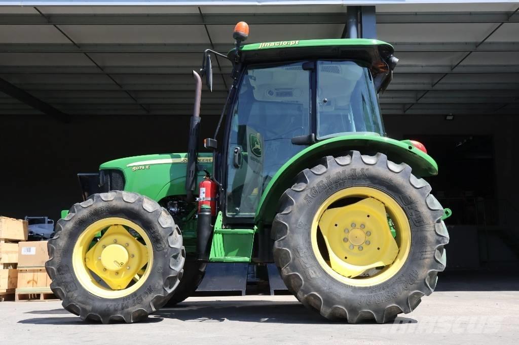 John Deere 5075 E Traktoriai