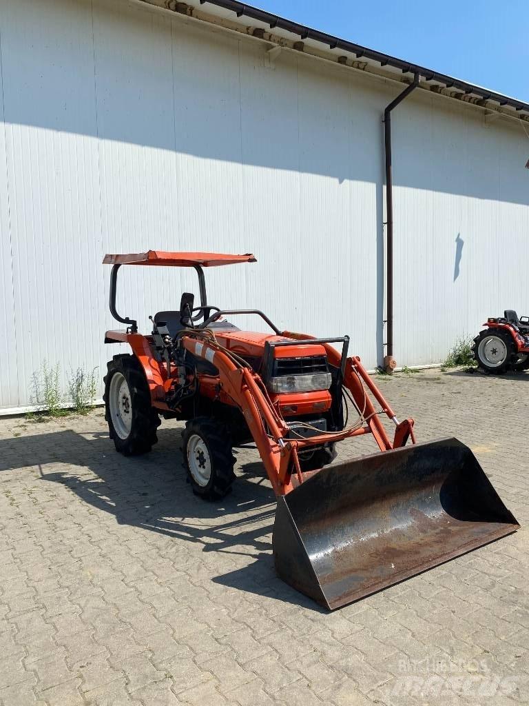 Kubota GL240+tur Naudoti kompaktiški traktoriai