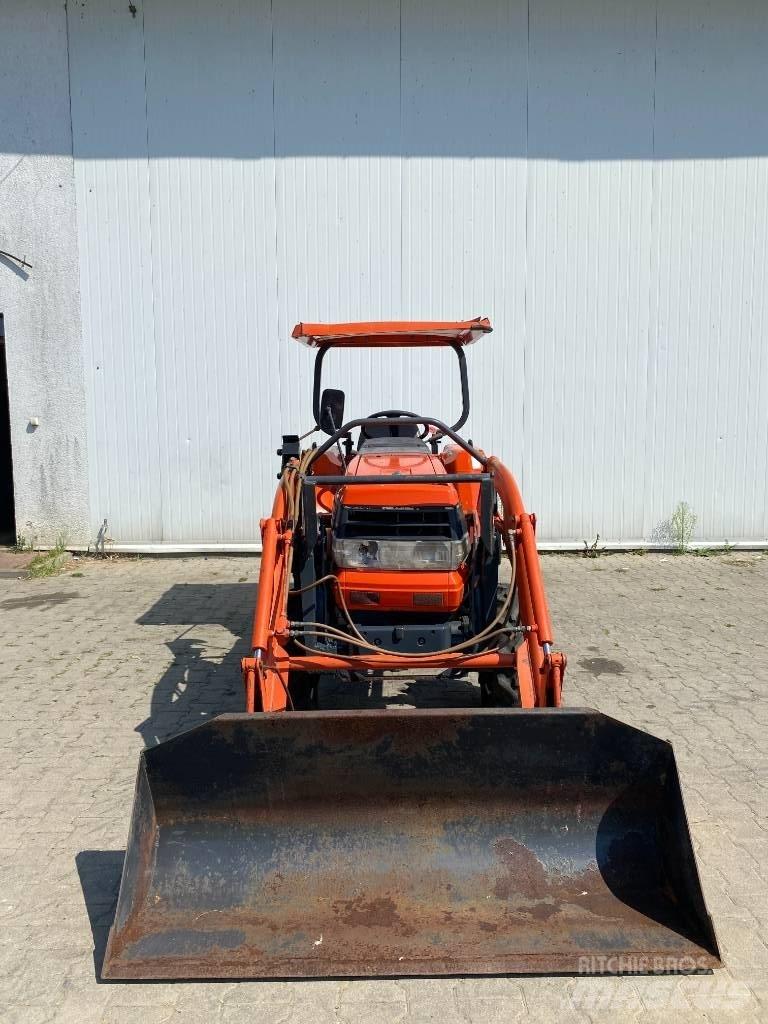 Kubota GL240+tur Naudoti kompaktiški traktoriai