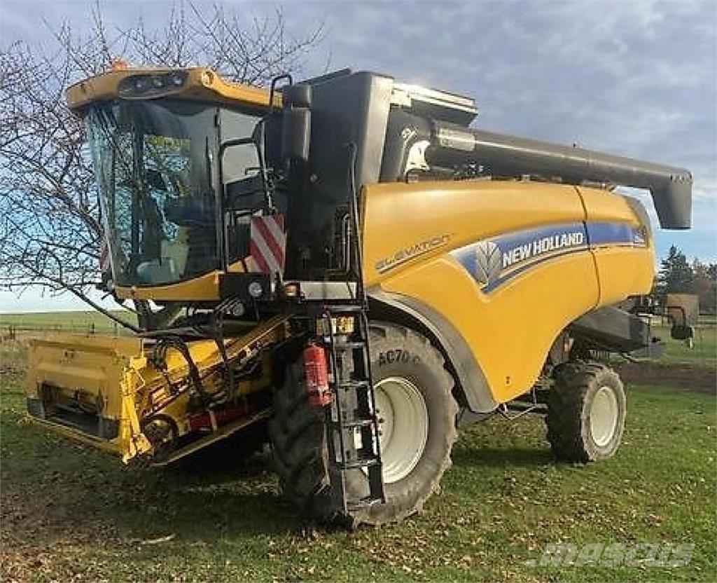 New Holland CX5090 Derliaus nuėmimo kombainai