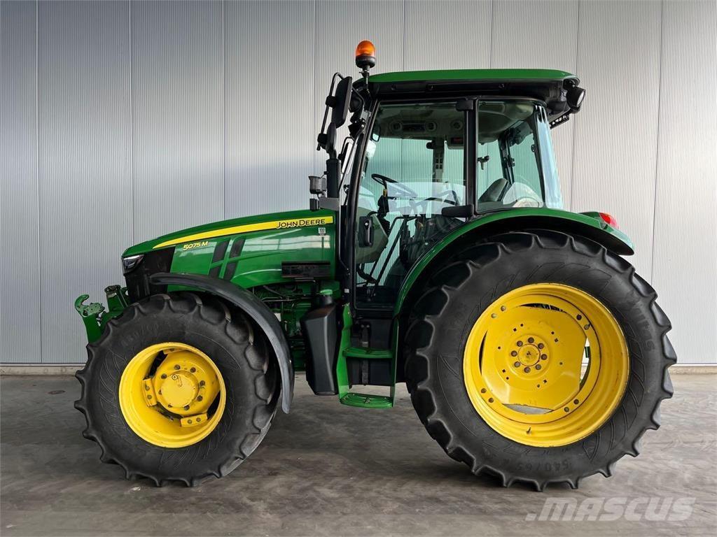 John Deere 5075 M Traktoriai