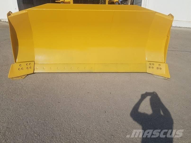 Komatsu D65EX-15 Vikšriniai buldozeriai