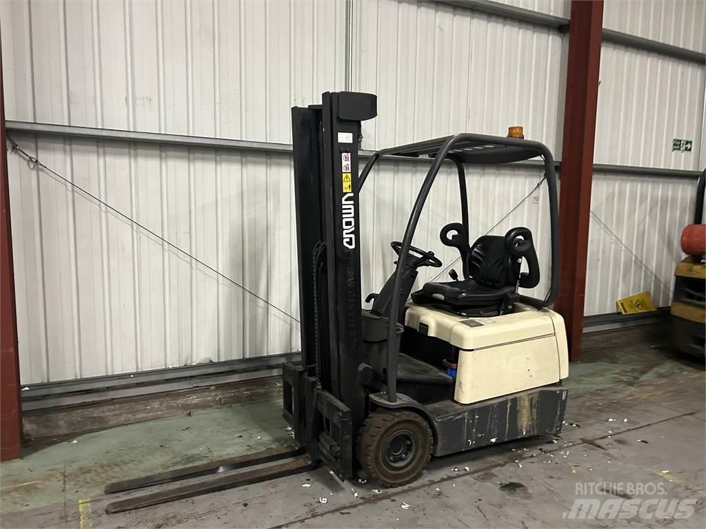 Crown SC3013 Elektriniai šakiniai krautuvai