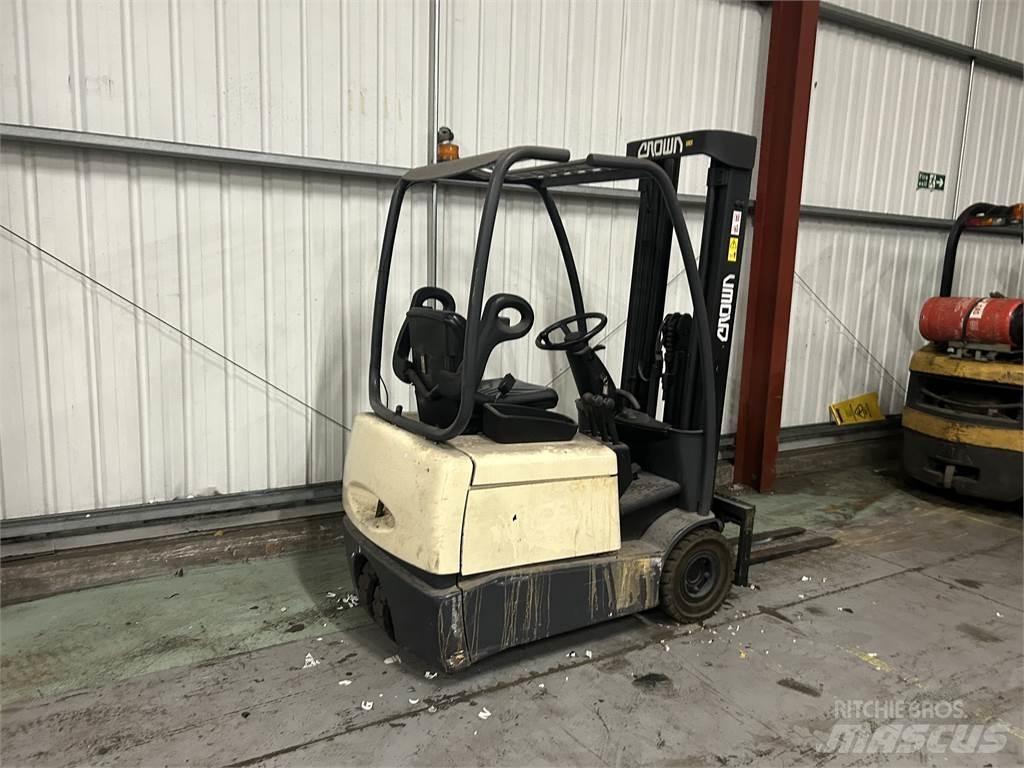 Crown SC3013 Elektriniai šakiniai krautuvai