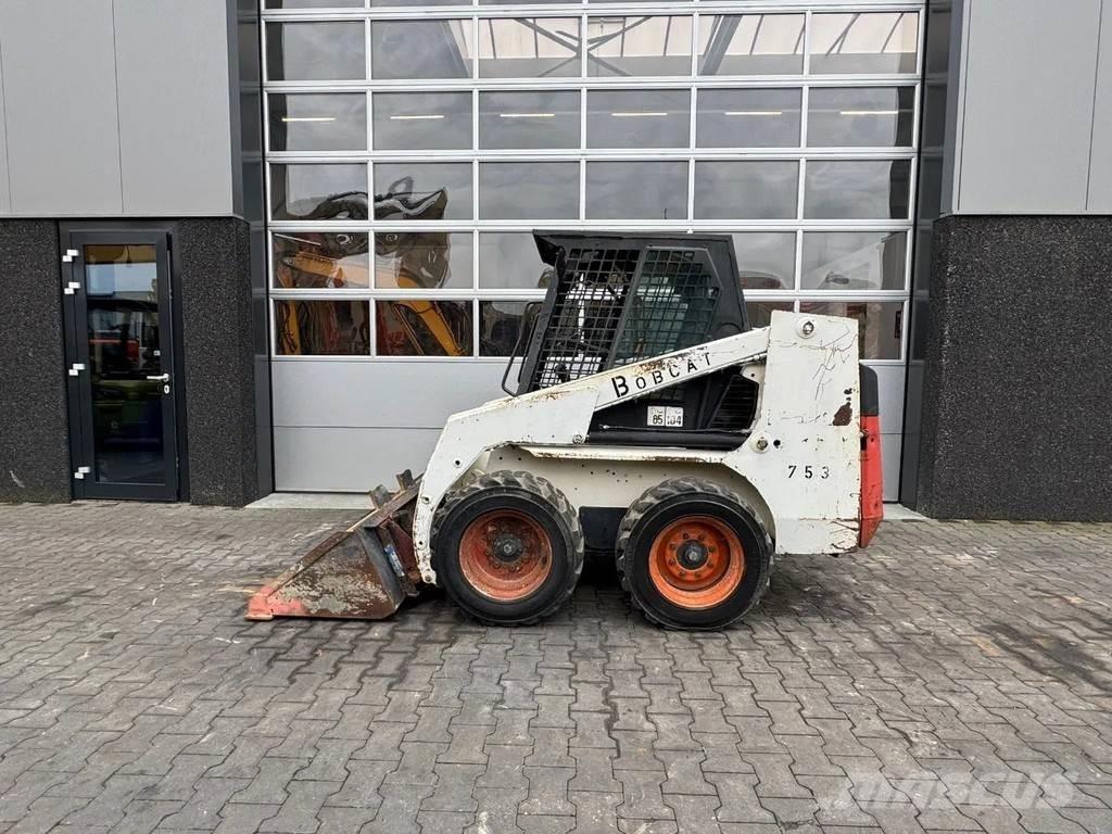 Bobcat 753 Krautuvai su šoniniu pasukimu
