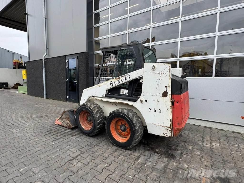 Bobcat 753 Krautuvai su šoniniu pasukimu