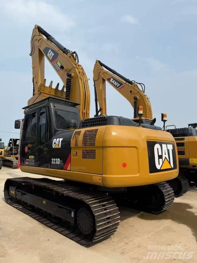 CAT 323D2L Vikšriniai ekskavatoriai