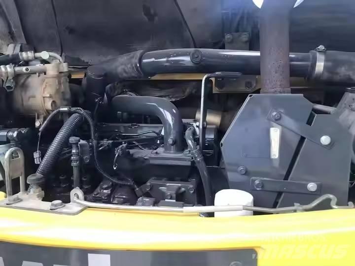 Komatsu PC78US Vidutinės galios ekskavatoriai 7-12 t