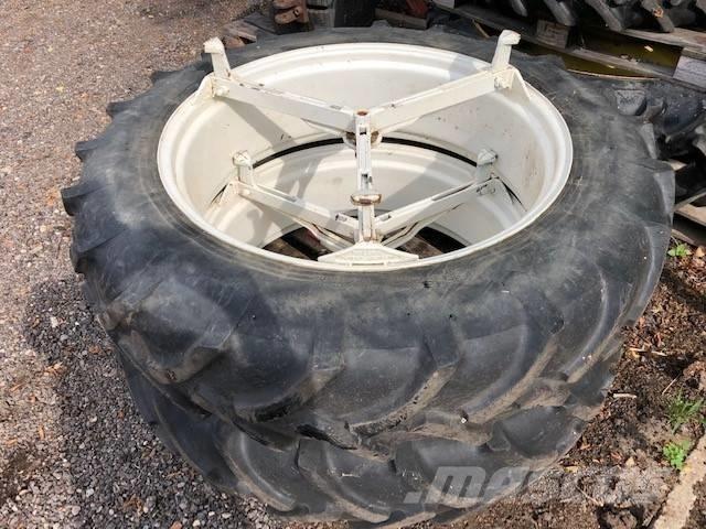 Pirelli 13.6 R38 Padangos, ratai ir ratlankiai