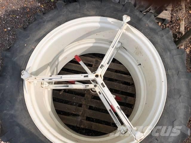 Pirelli 13.6 R38 Padangos, ratai ir ratlankiai