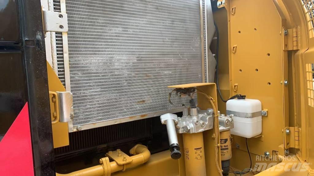 CAT 324 D Vikšriniai ekskavatoriai