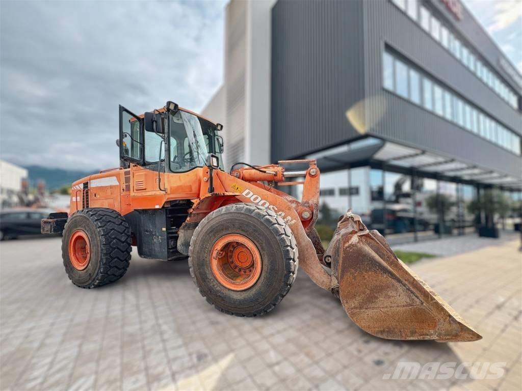 Doosan DL 300 Naudoti ratiniai krautuvai