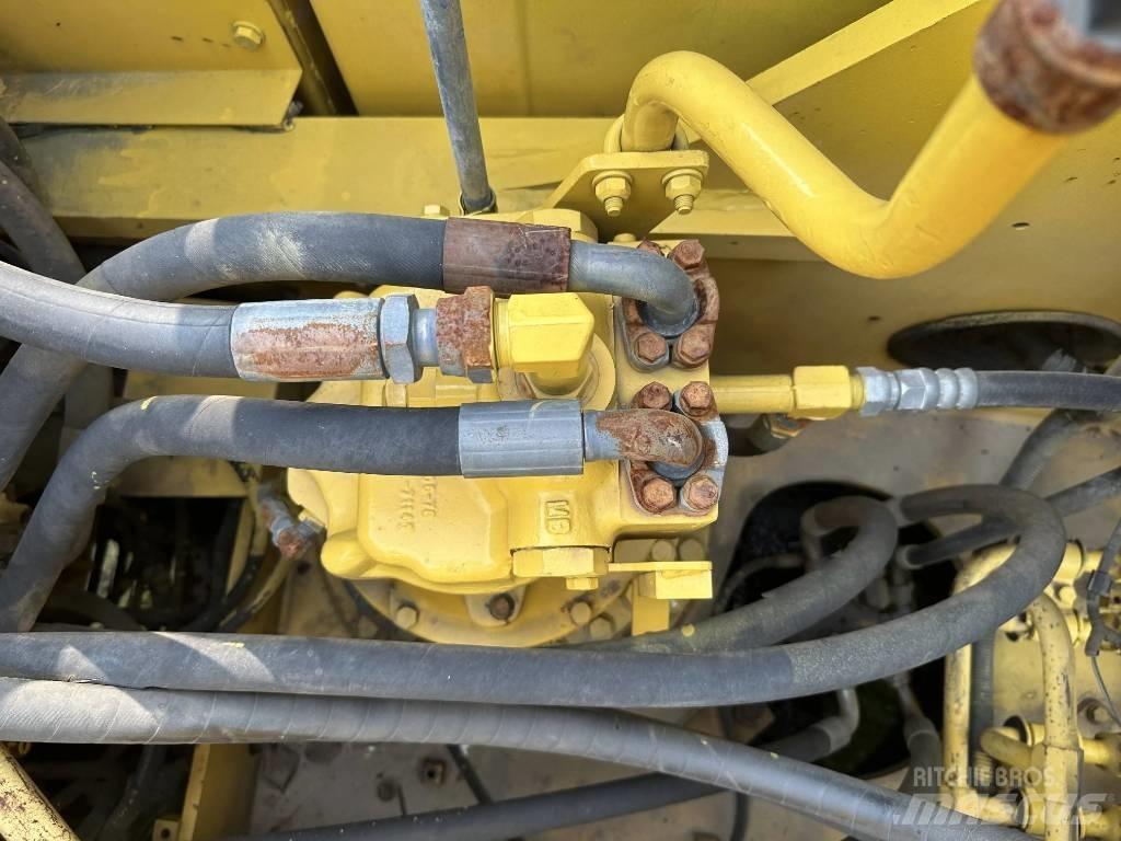 Komatsu PC240-8 Vikšriniai ekskavatoriai