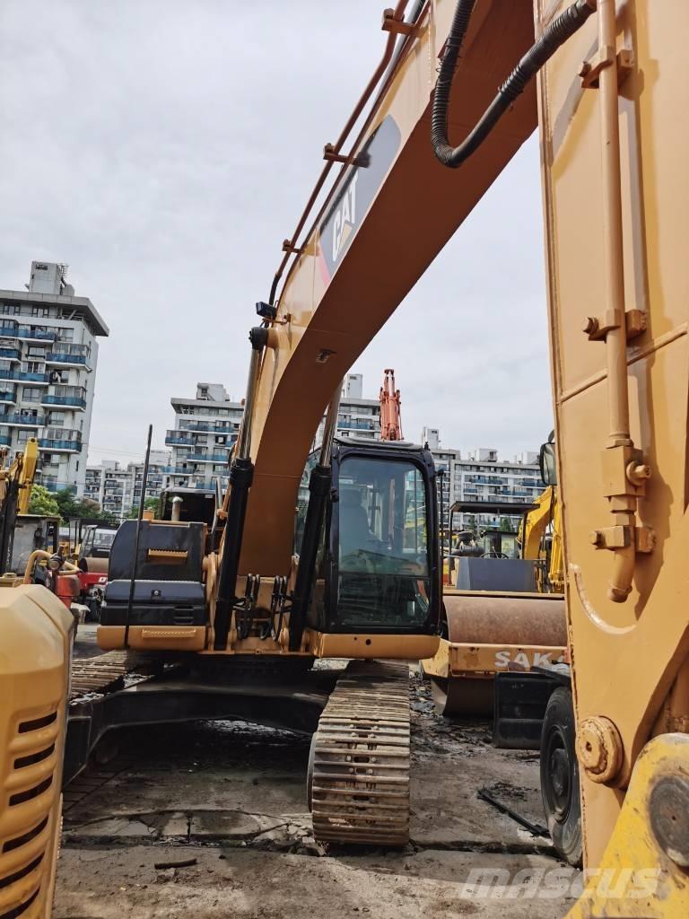 CAT 323D Vikšriniai ekskavatoriai