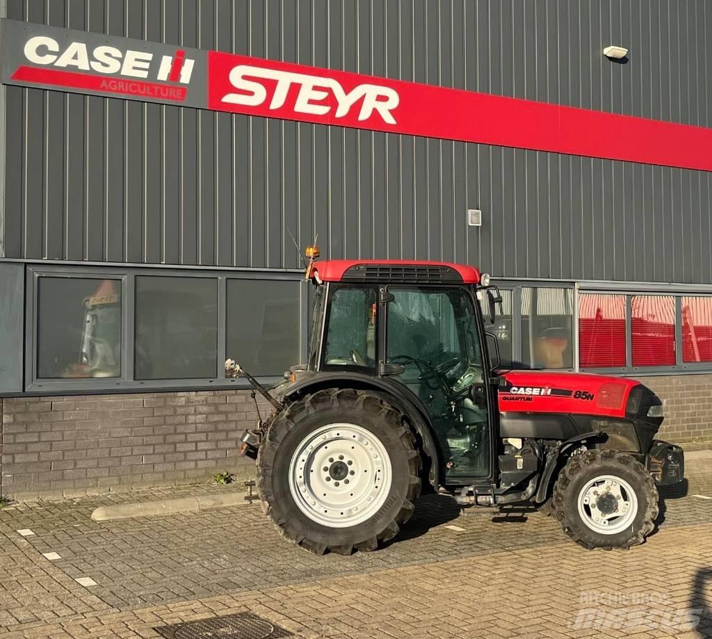 Case IH Quantum 85N Traktoriai