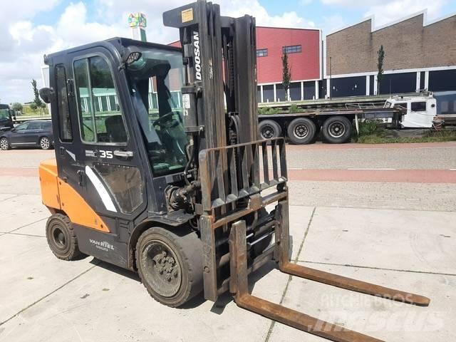 Doosan D 35 C-7 Dyzeliniai krautuvai