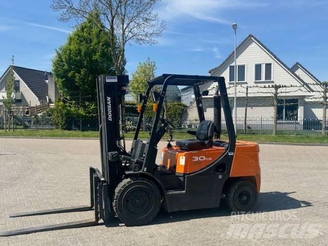 Doosan D30 Plus Dyzeliniai krautuvai