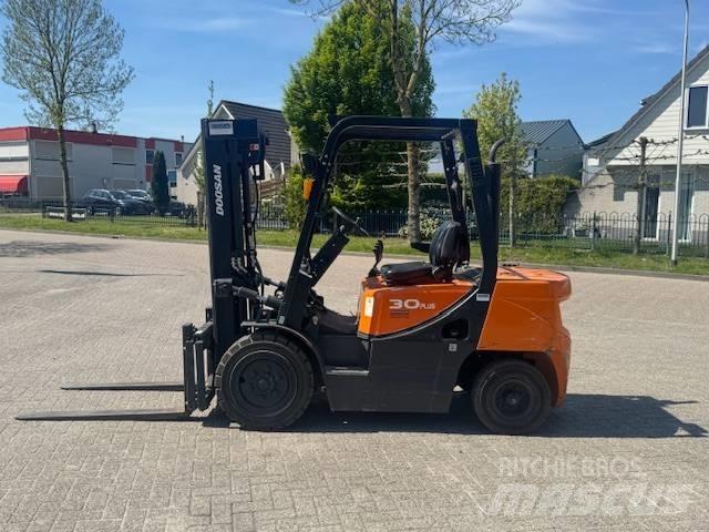 Doosan D30 Plus Dyzeliniai krautuvai