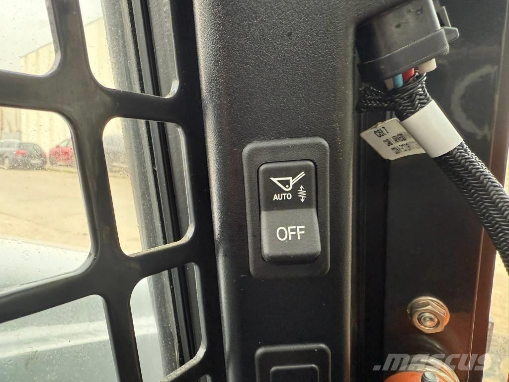 Bobcat S 590 Krautuvai su šoniniu pasukimu