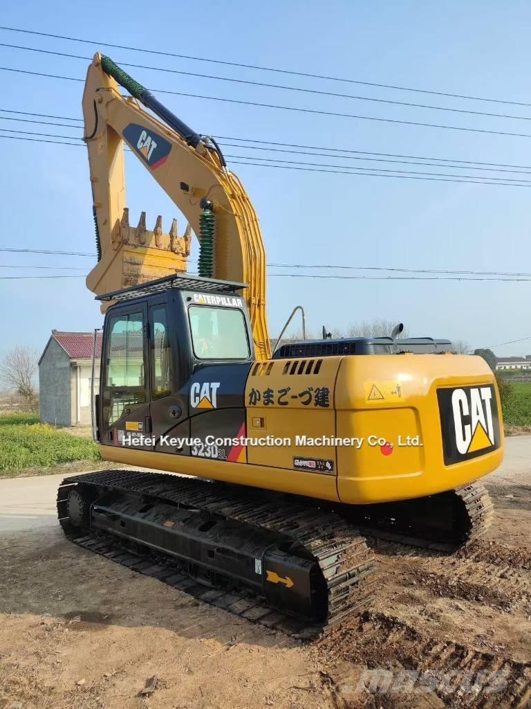 CAT 323 Vikšriniai ekskavatoriai