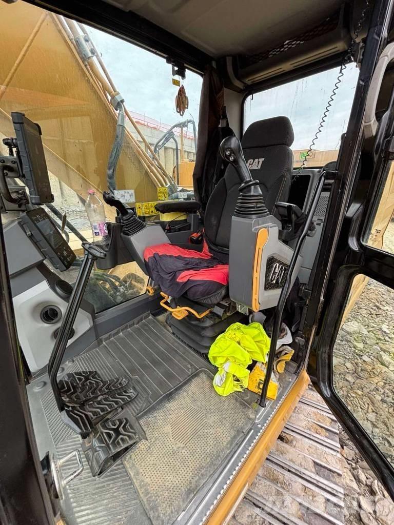 CAT 320 Vikšriniai ekskavatoriai