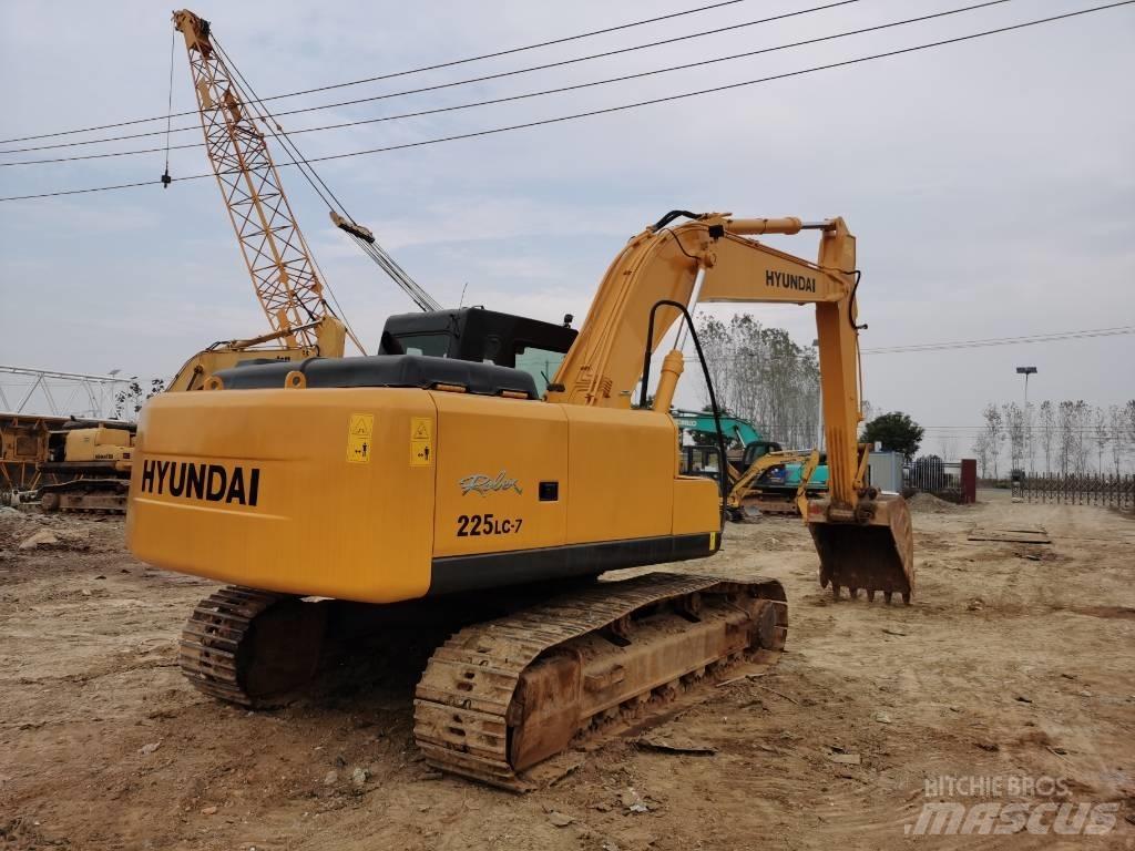 Hyundai R225LC-7 Vikšriniai ekskavatoriai