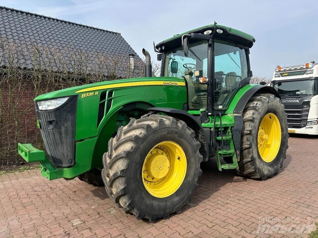 John Deere 8335R Traktoriai