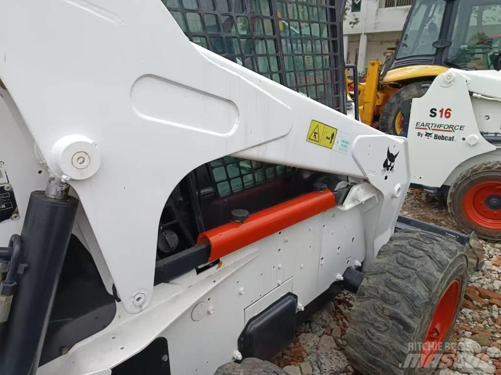 Bobcat S 330 Krautuvai su šoniniu pasukimu