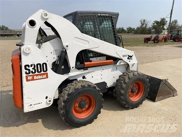 Bobcat S 300 Krautuvai su šoniniu pasukimu