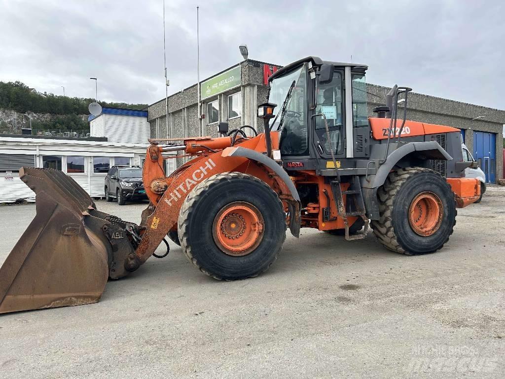 Hitachi ZW 220 Naudoti ratiniai krautuvai