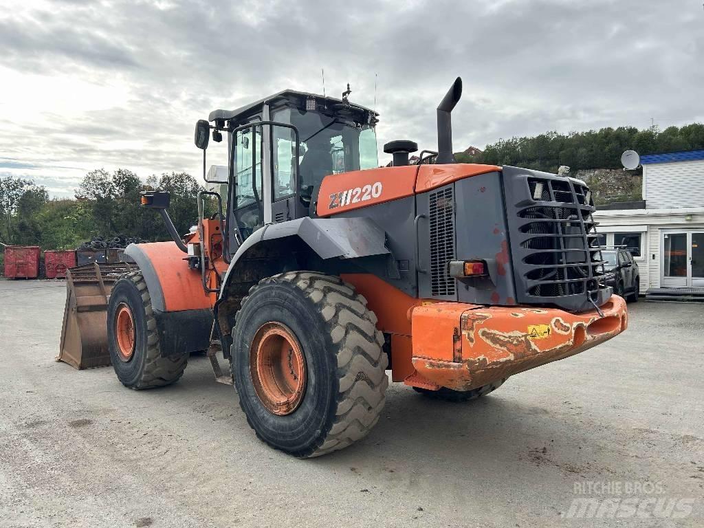 Hitachi ZW 220 Naudoti ratiniai krautuvai