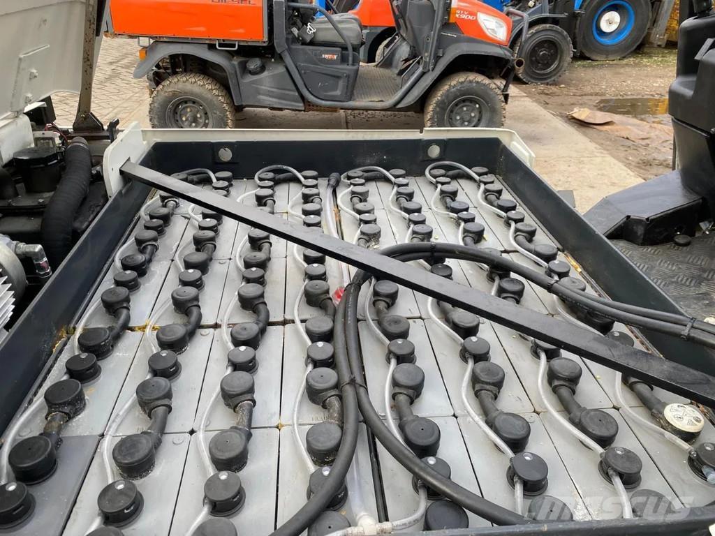 CAT EP30K-PAC Elektriniai šakiniai krautuvai