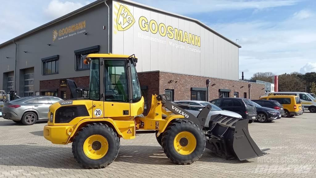 Volvo L 30 G Naudoti ratiniai krautuvai