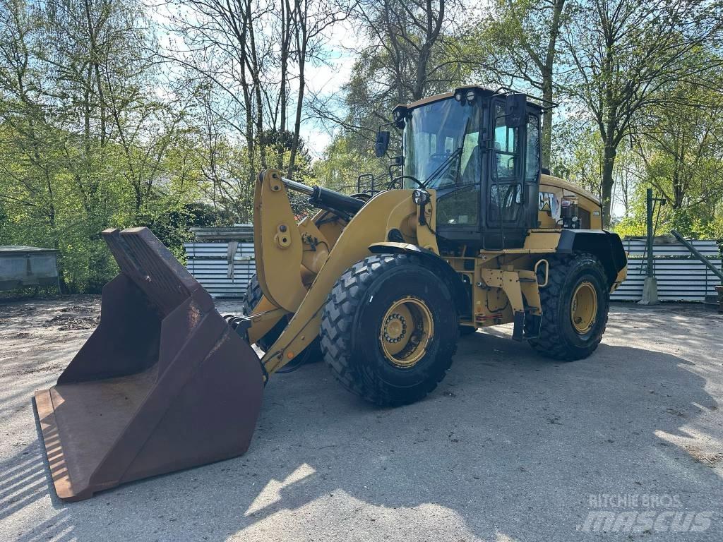 CAT 930M Naudoti ratiniai krautuvai