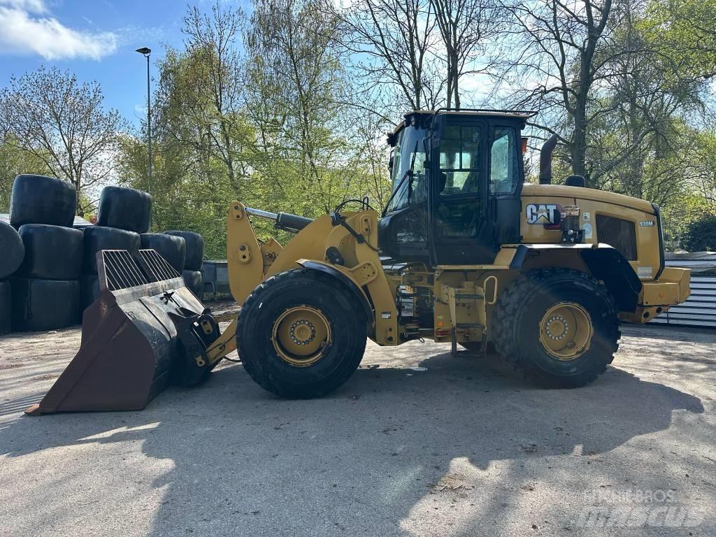 CAT 930M Naudoti ratiniai krautuvai