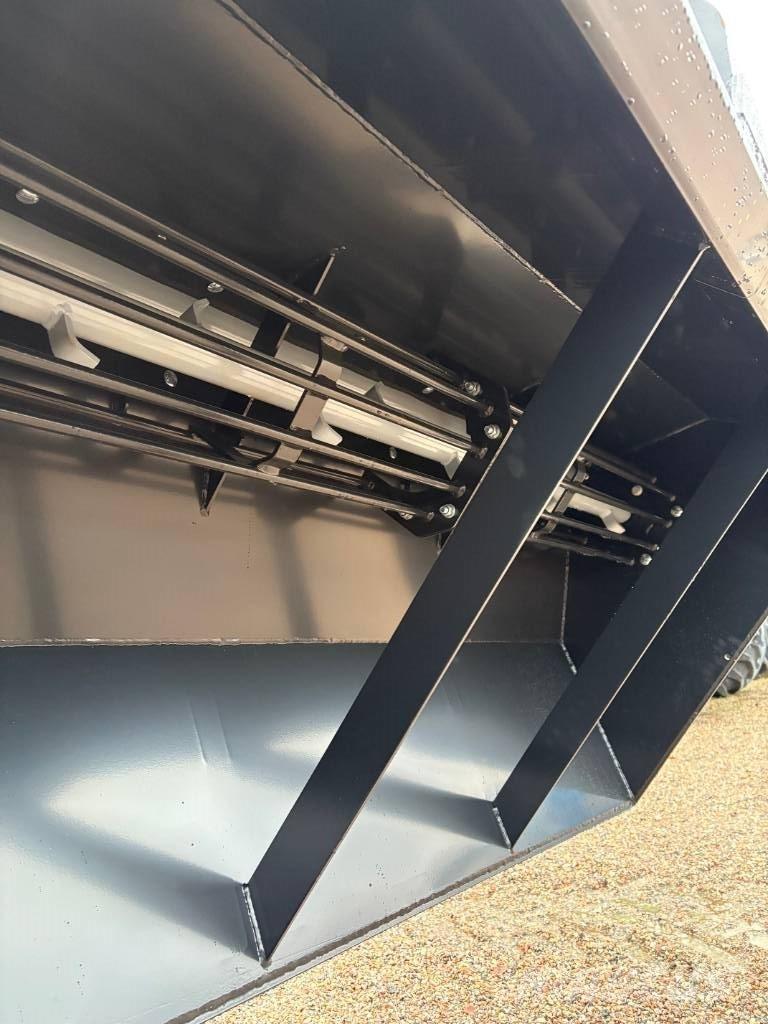 XYZ SANDSPRIDARE Smėlio ir druskos barstytuvai