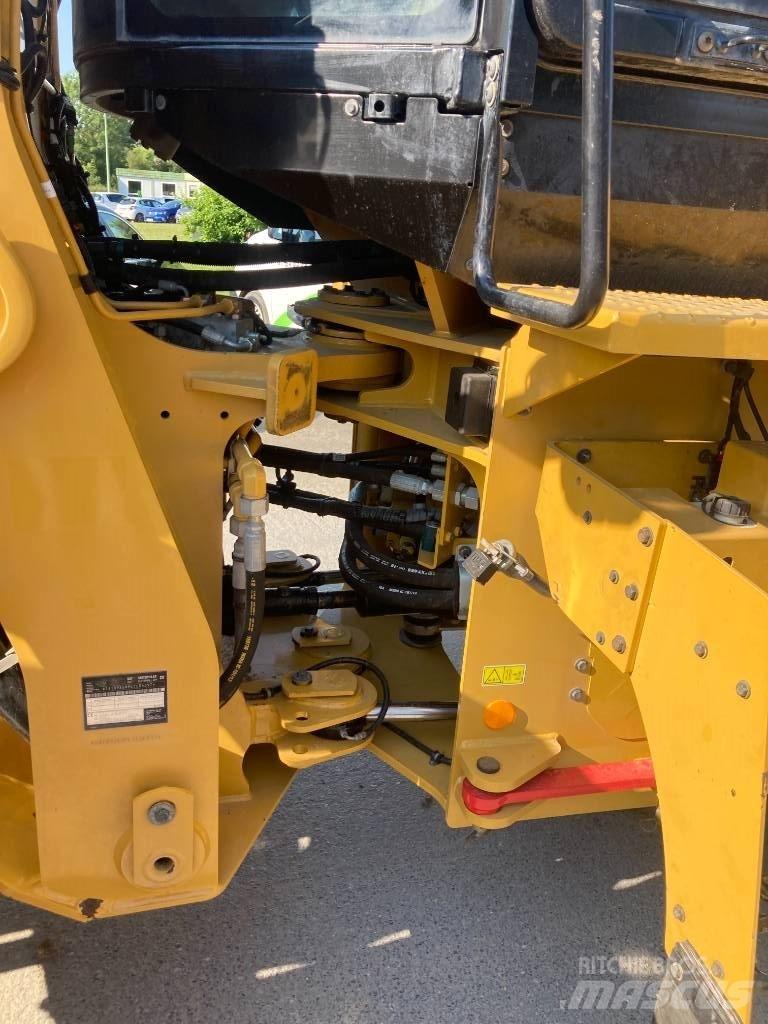 CAT 926M Naudoti ratiniai krautuvai