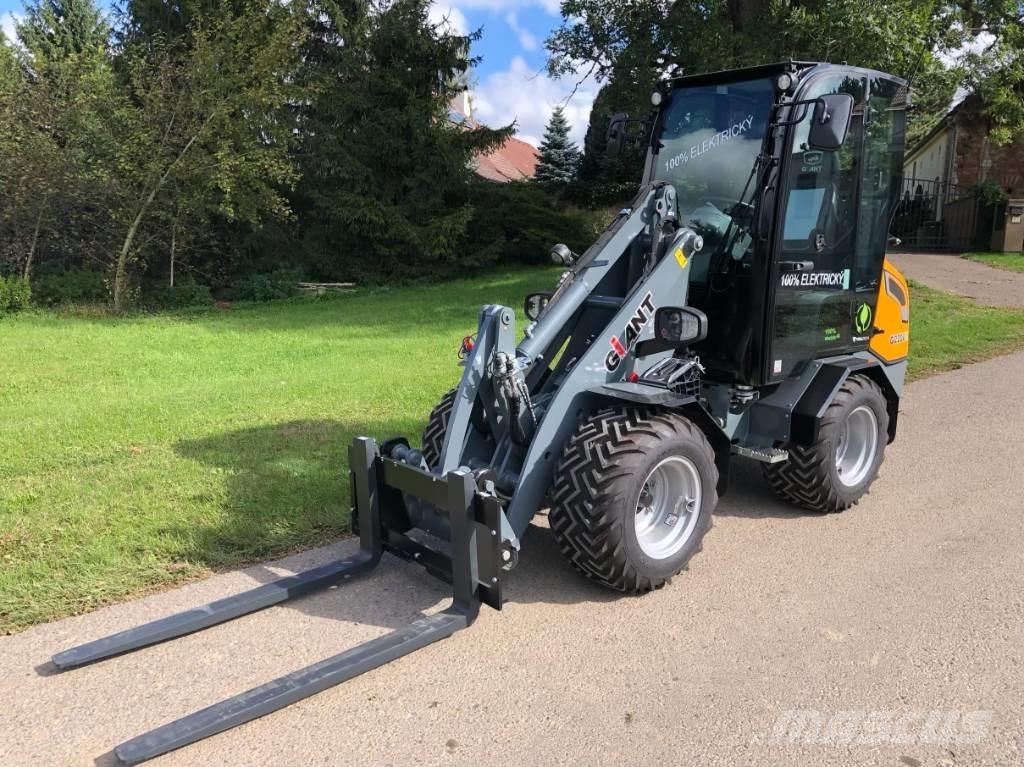 GiANT G 2200 E Daugiafunkciniai pakrovėjai