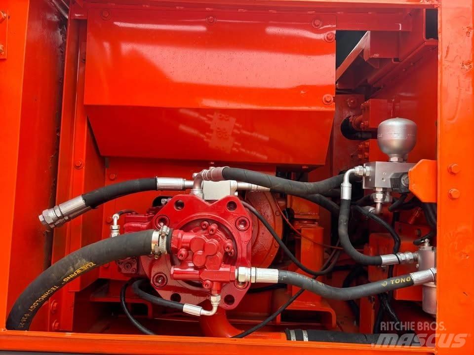 Doosan DX 225 LCA Vikšriniai ekskavatoriai