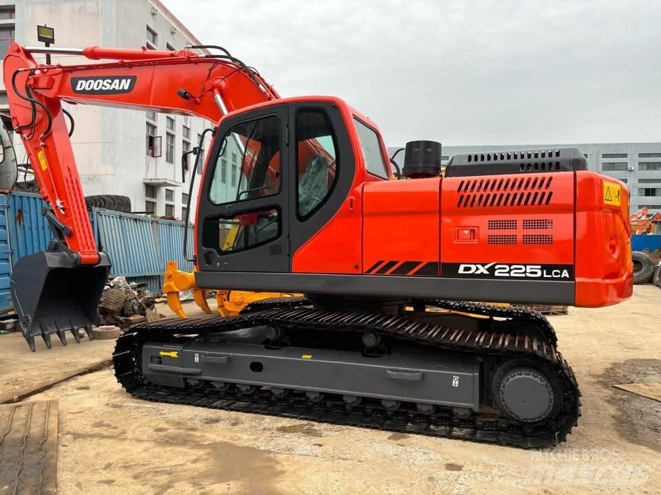 Doosan DX 225 LCA Vikšriniai ekskavatoriai