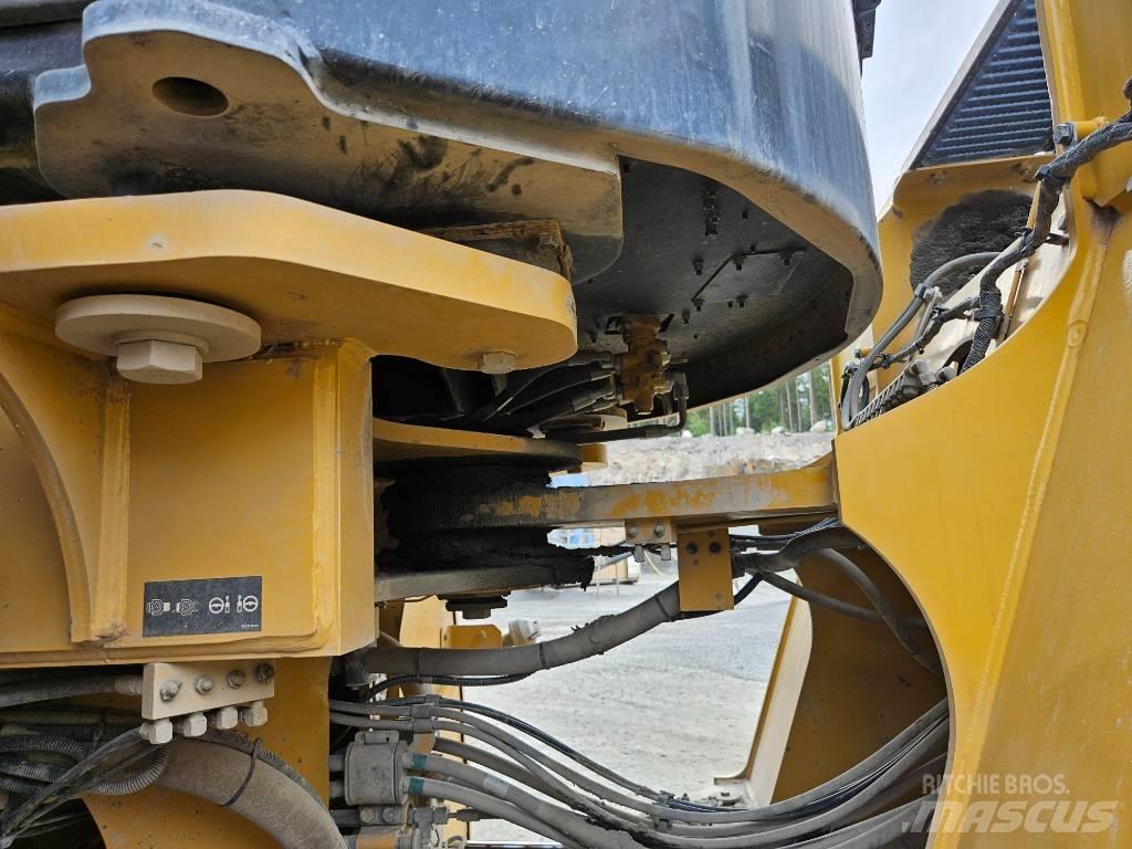 CAT 980 M Naudoti ratiniai krautuvai